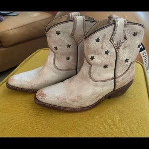 Never been worn Bed Stu boots in white